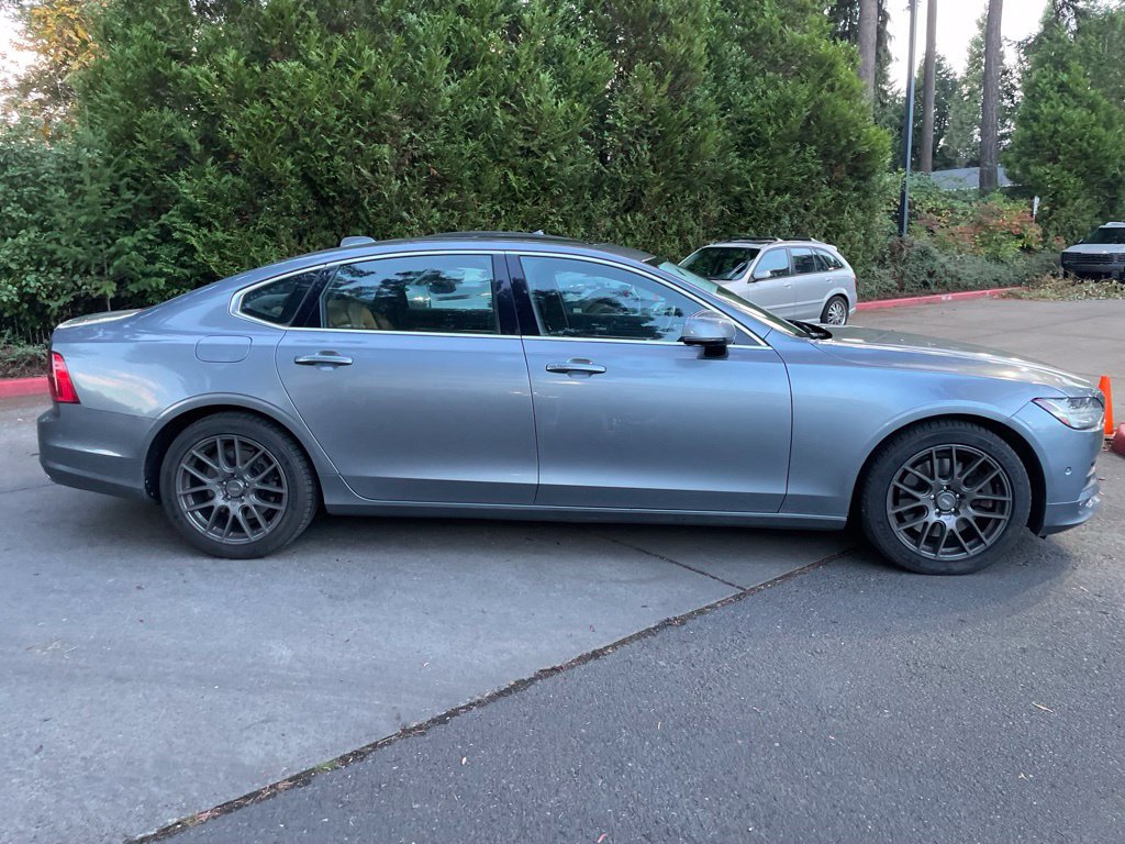 Used 2018 Volvo S90 T6 Momentum w/ Convenience Package AWD/4WD image 3