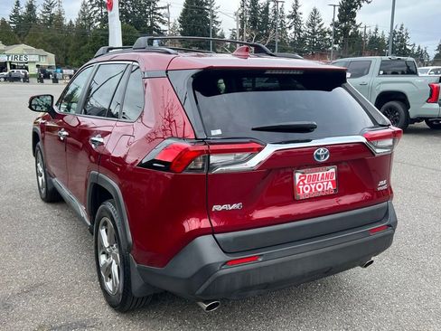 Used 2021 Toyota RAV4 XLE Premium image 9