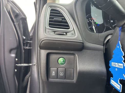 Used 2018 Honda HR-V EX image 10