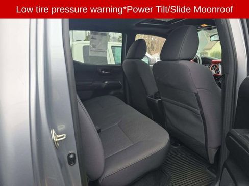 Used 2017 Toyota Tacoma TRD Off-Road w/ Premium & Technology Package image 11