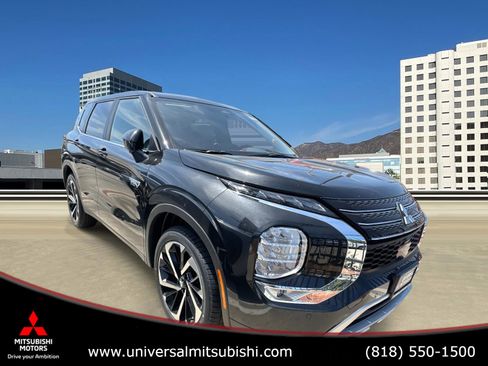 New 2025 Mitsubishi Outlander 4WD Plug-In Hybrid image 2