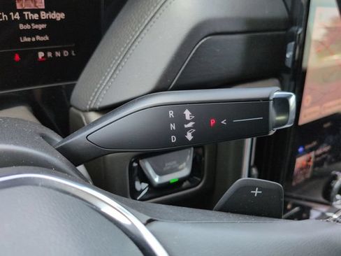 Used 2025 GMC Yukon XL Denali AWD/4WD image 18