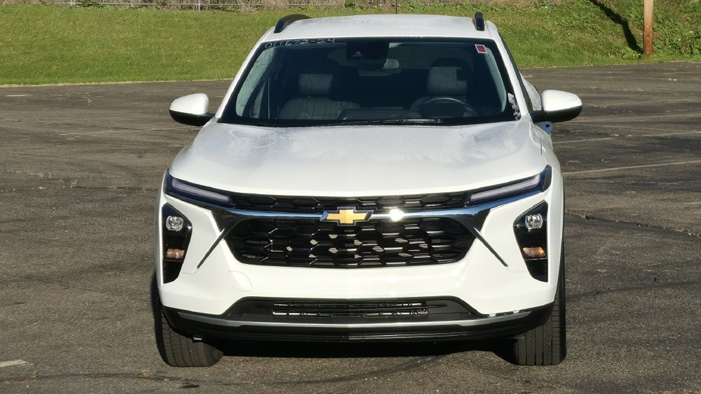 Used 2024 Chevrolet Trax LT w/ Driver Confidence Package FWD image 4
