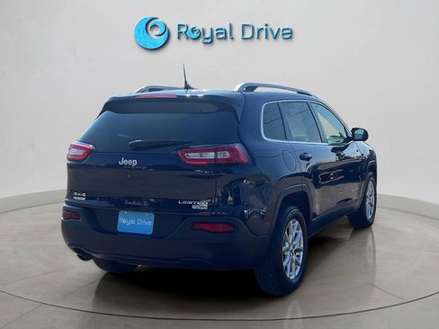 Used 2016 Jeep Cherokee Latitude w/ Cold Weather Group AWD/4WD image 5