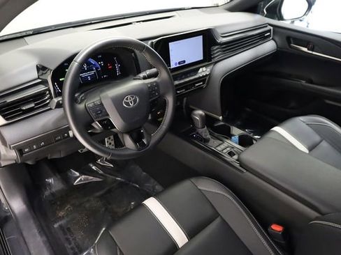 Used 2025 Toyota Camry SE FWD image 12