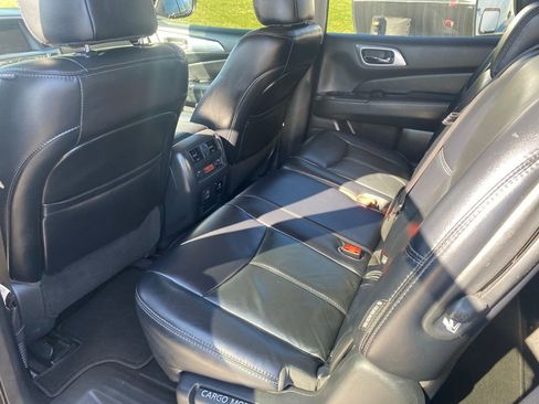 Used 2018 Nissan Pathfinder SL image 22