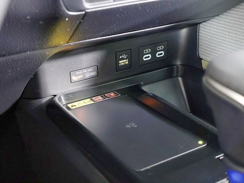 Used 2025 Toyota Camry SE AWD/4WD image 39