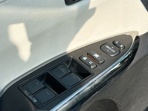 Used 2014 Toyota Avalon XLE FWD image 7