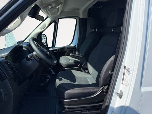 Used 2025 RAM ProMaster 2500 w/ U-Haul Equipment Group FWD image 10