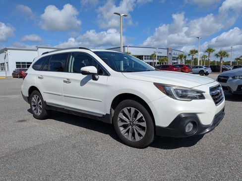 Used 2018 Subaru Outback 3.6R Touring AWD/4WD image 2