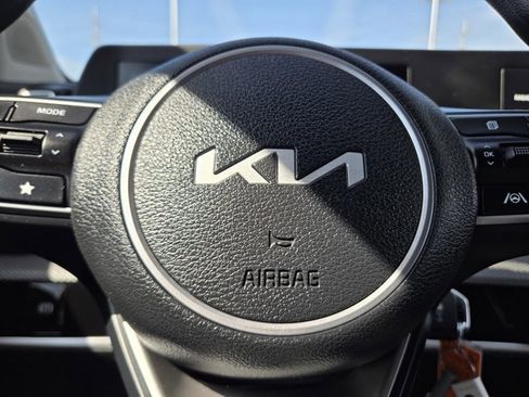 Used 2025 Kia Sportage LX image 24