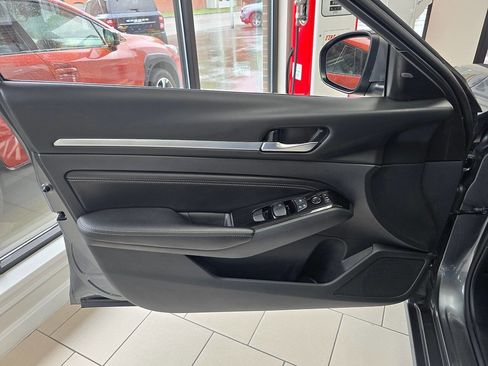 Used 2023 Nissan Altima 2.5 SV w/ SV Premium Package FWD image 25