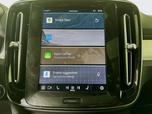 Used 2025 Volvo XC40 B5 Core image 24