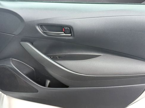 Used 2025 Toyota Corolla LE image 33