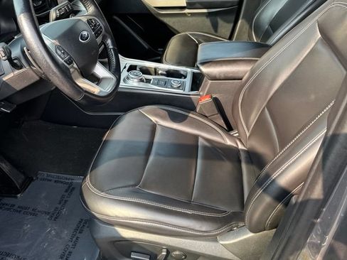 Used 2021 Ford Explorer XLT w/ Equipment Group 202A AWD/4WD image 15