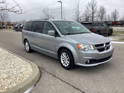Used 2018 Dodge Grand Caravan SXT FWD image 3