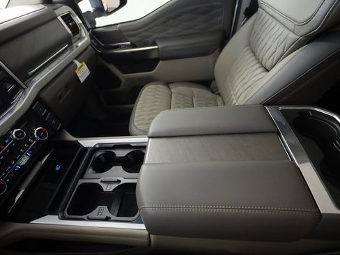 Used 2025 Ford F450 Platinum w/ Platinum Plus Package image 41