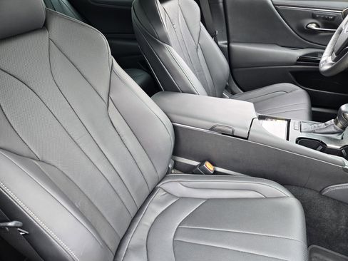 Used 2023 Lexus ES 350 F Sport w/ Accessory Package (Z2) image 7