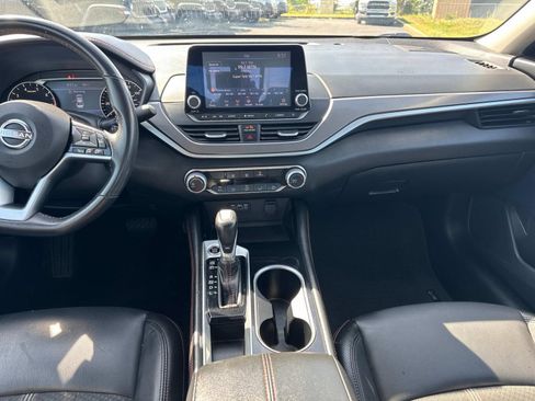 Used 2024 Nissan Altima 2.5 SR FWD image 16
