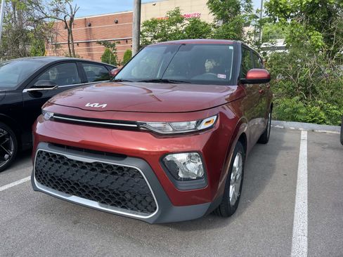 Used 2022 Kia Soul LX w/ Technology Package FWD image 4