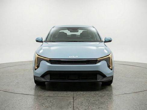 Used 2025 Kia K4 LXS FWD image 2