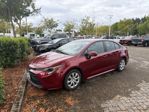 Used 2025 Toyota Corolla LE FWD image 5