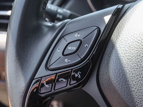 Used 2021 Toyota C-HR XLE FWD image 29