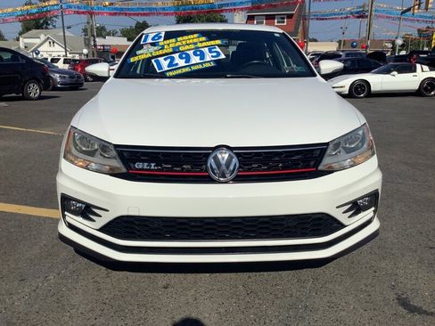 Used 2016 Volkswagen Jetta GLI SE FWD image 2