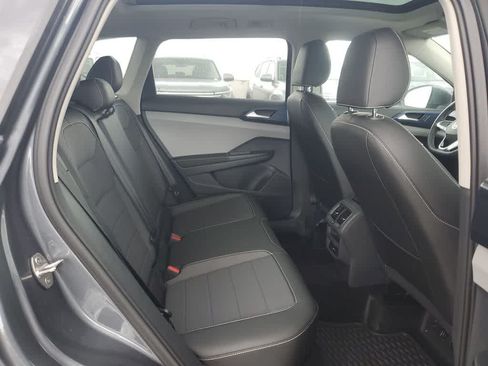 Certified 2024 Volkswagen Taos SE FWD image 30