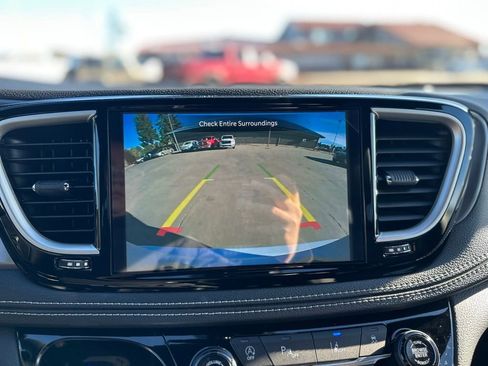 New 2026 Chrysler Pacifica Select image 23