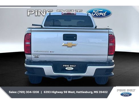 Used 2018 Chevrolet Colorado W/T w/ WT Convenience Package RWD image 4