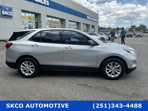 Used 2019 Chevrolet Equinox LS FWD image 6