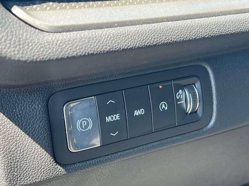 Used 2026 Chevrolet Traverse LT AWD/4WD image 23