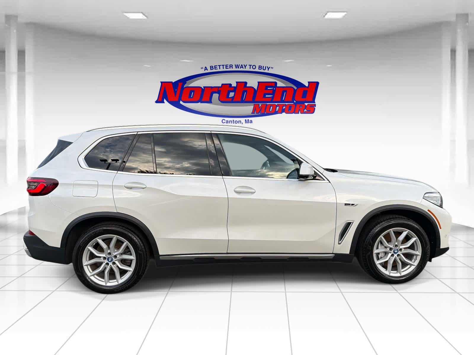 Used 2023 BMW X5 xDrive45e w/ Parking Assistance Package AWD/4WD image 2