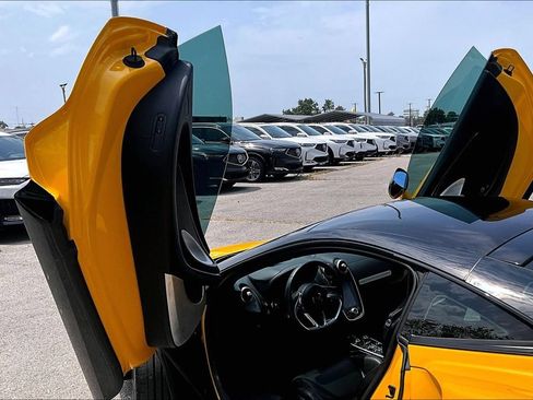 Used 2023 McLaren GT RWD image 21
