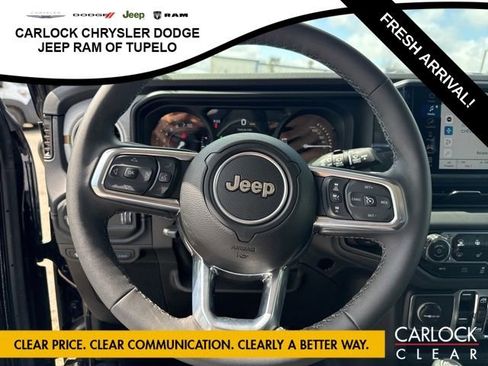 Used 2025 Jeep Wrangler Unlimited Sahara AWD/4WD image 14