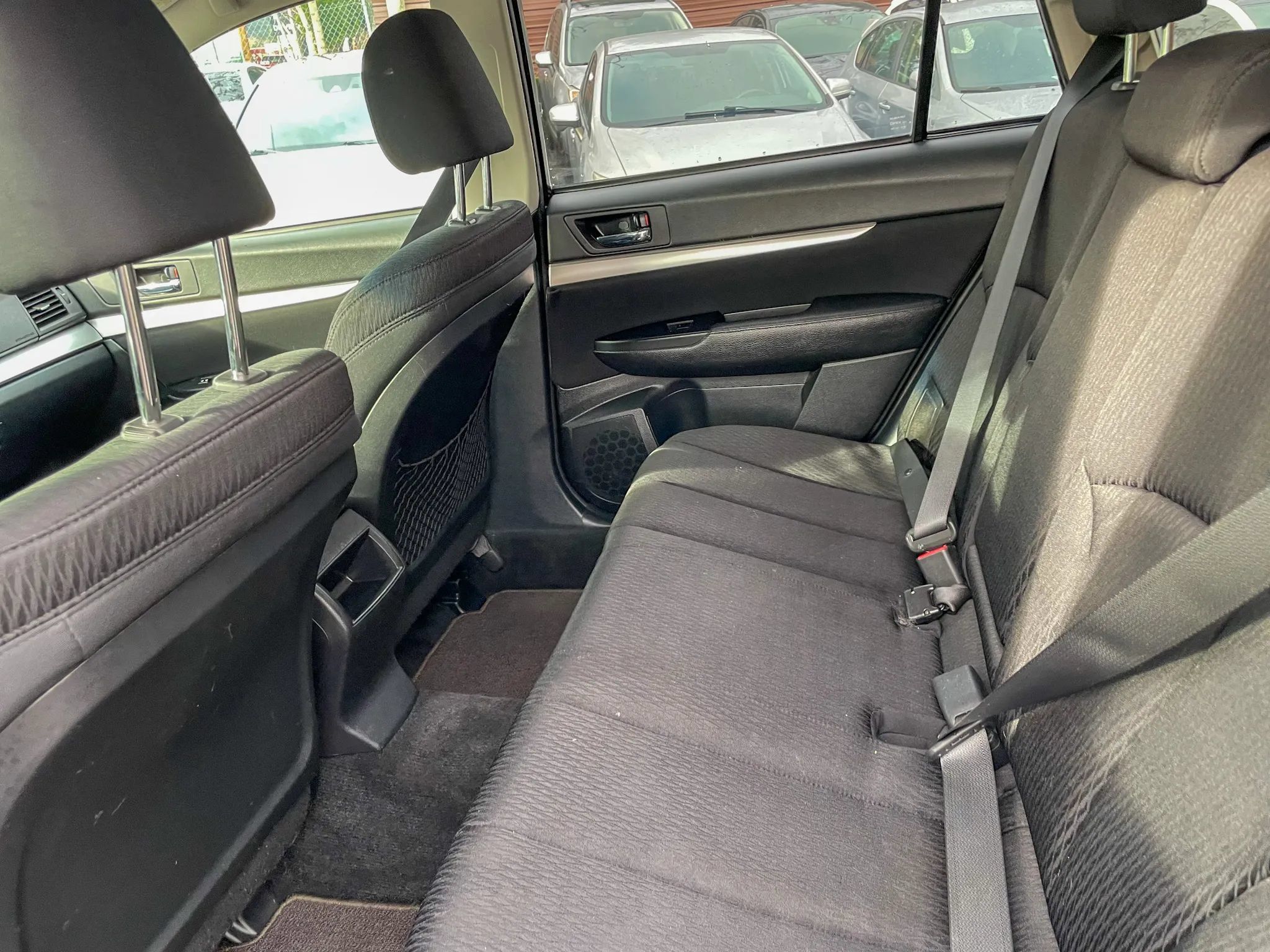 Used 2010 Subaru Outback 2.5i Premium AWD/4WD image 32