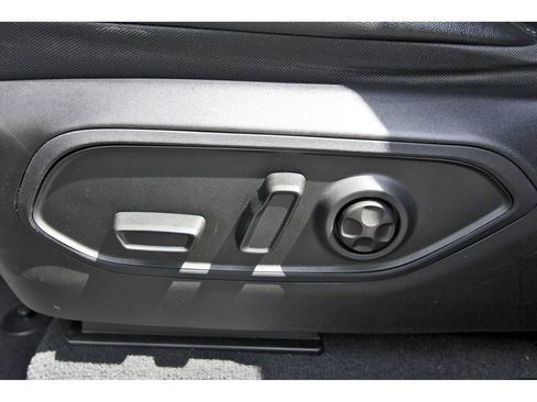 Used 2023 Jeep Grand Cherokee L Limited w/ Black Appearance Package AWD/4WD image 32