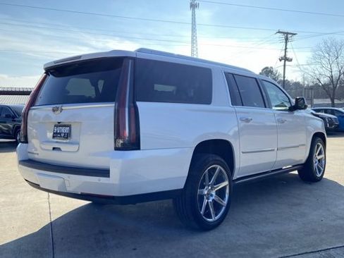 Used 2016 Cadillac Escalade ESV Premium image 8