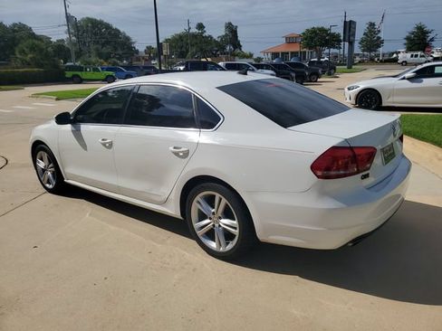 Used 2014 Volkswagen Passat 1.8T SE FWD image 3