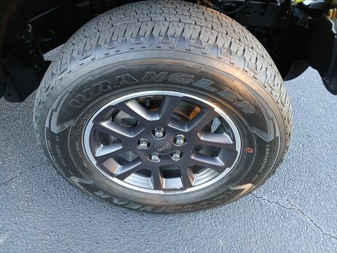 Certified 2023 Jeep Gladiator Overland image 21