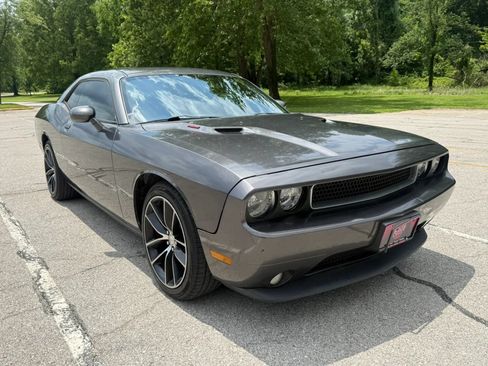 Used 2013 Dodge Challenger R/T RWD image 3