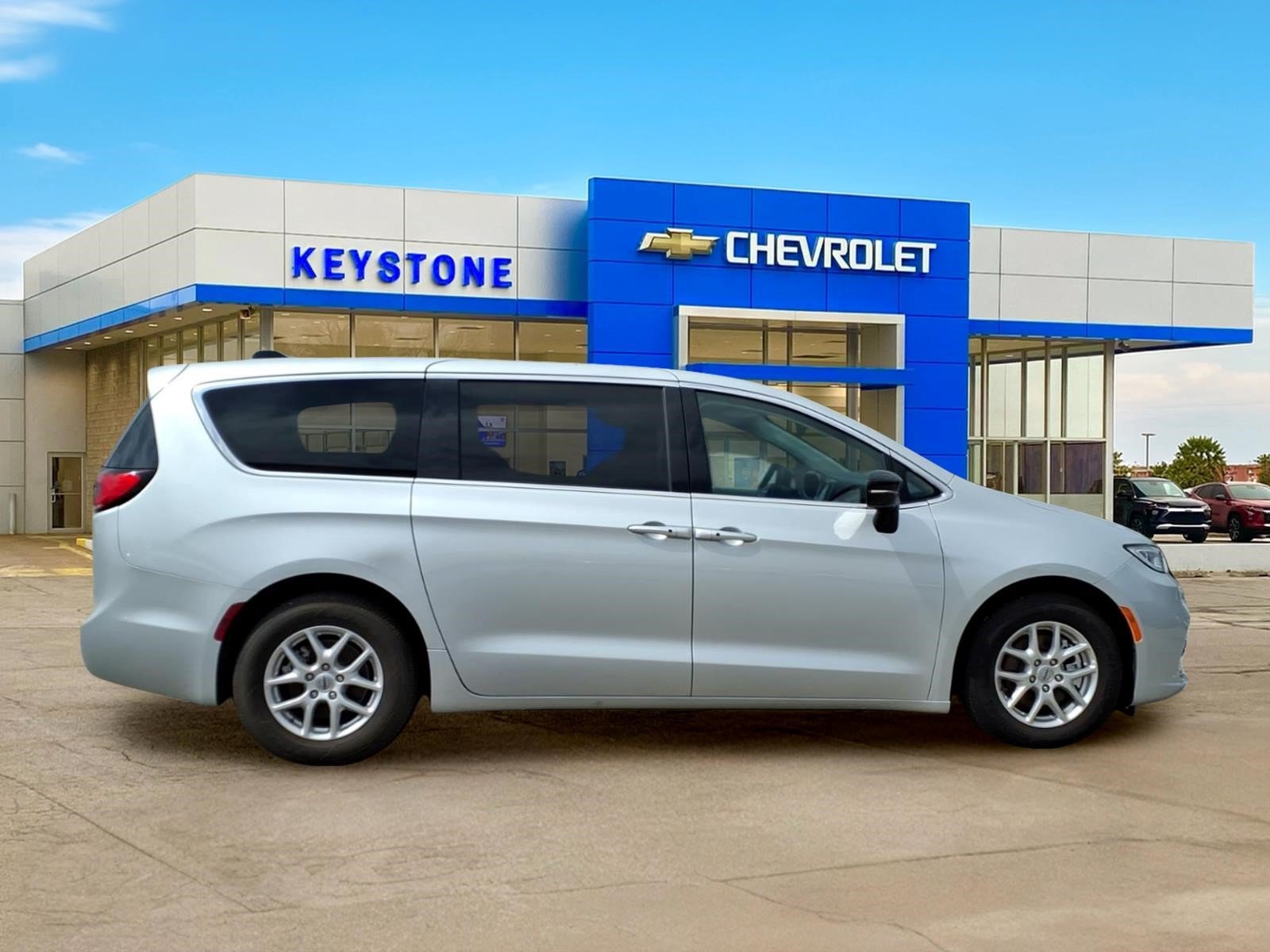 Used 2024 Chrysler Pacifica Touring-L FWD image 8