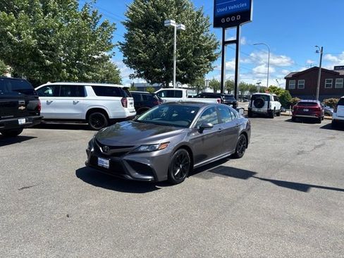 Used 2024 Toyota Camry SE FWD image 1