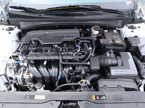 New 2026 Hyundai Elantra Limited FWD image 22