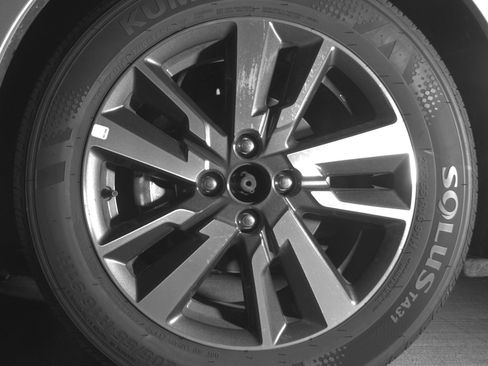 Used 2025 Nissan Versa SV FWD image 9