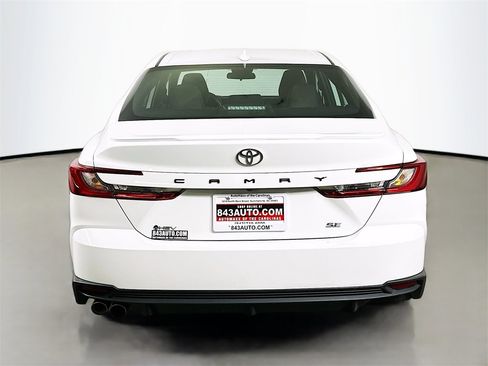 Used 2025 Toyota Camry SE image 6