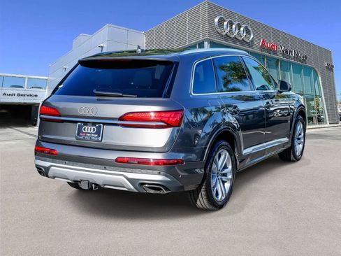 Used 2025 Audi Q7 Premium w/ Convenience Package image 4