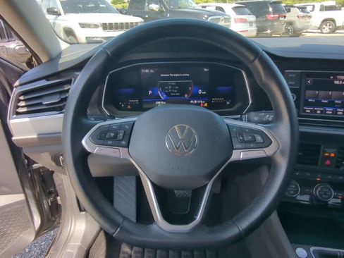 Used 2021 Volkswagen Tiguan SE w/ Panoramic Sunroof Package FWD image 21