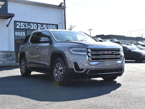 Used 2023 GMC Acadia SLE w/ Driver Convenience Package image 3